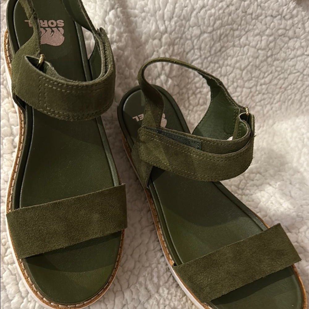 Sorel Joanie IV Y strap green  wedge with Adjustable Buckles ✨💥